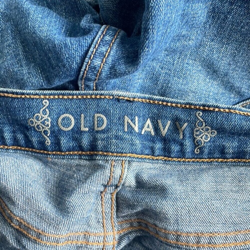 Distressed Old Navy Capris Size 4 - Picture 5 of 8